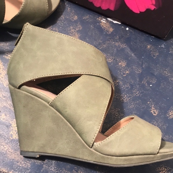 NEW Michael Antonio Green Wedge Shoe 7.5 - Picture 5 of 8